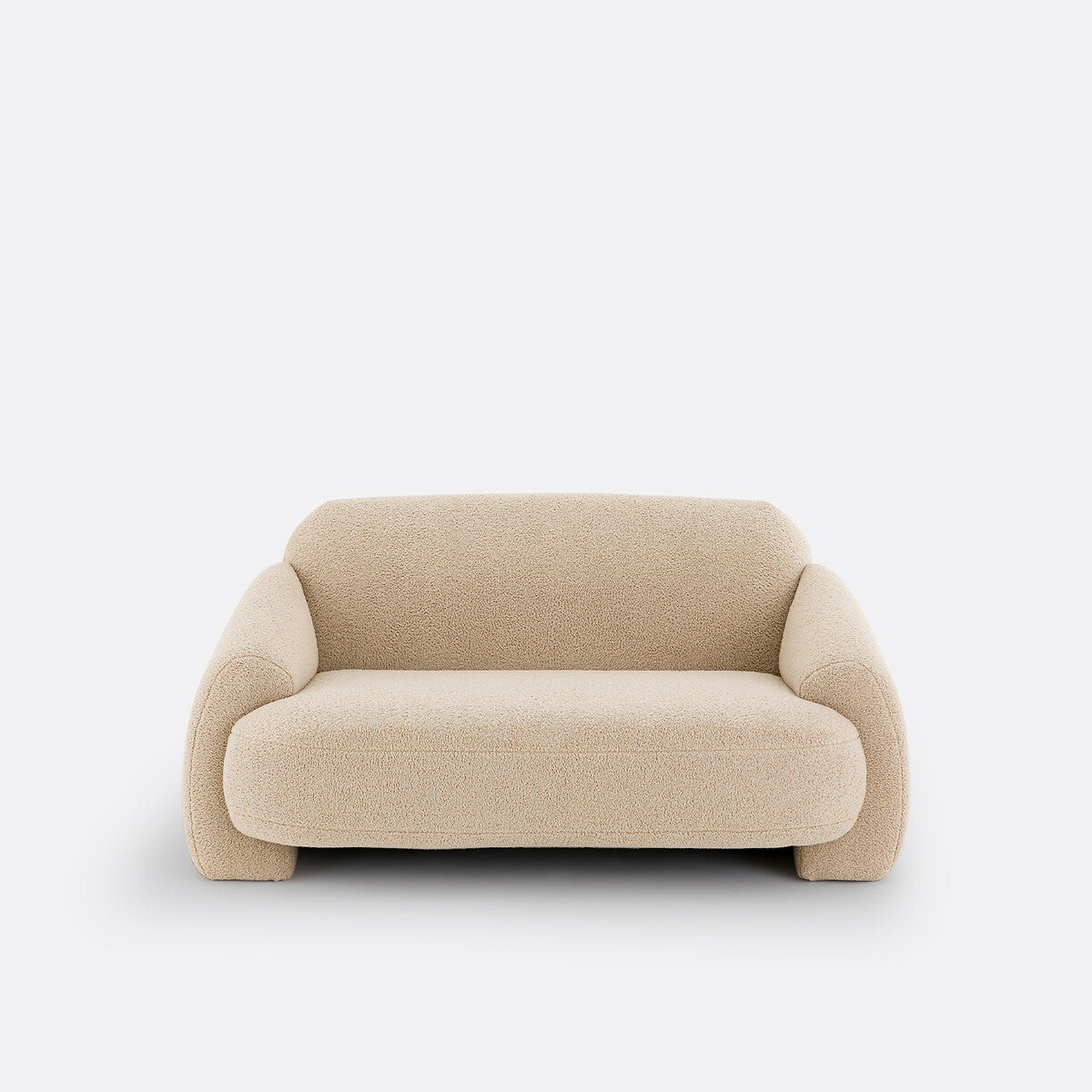 Canapé 2 places en bouclette beige vu de face sur fond clair